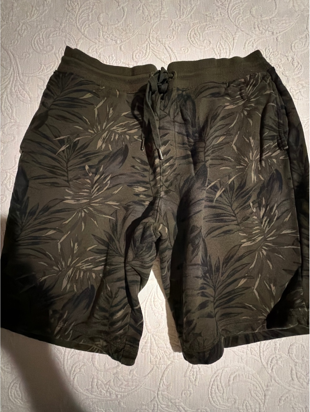 Banana Republic Men's Olive Green Tropical Print Shorts Size